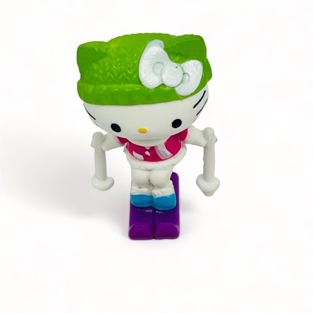 Sanrio Hello Kitty Blip Toys SMDG Kitty on Skis Green Knit Cap Pink Coat 1.5"